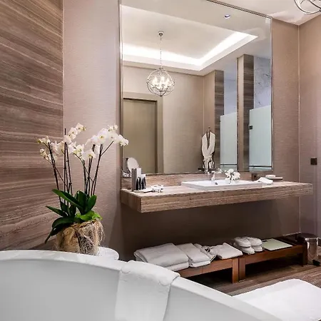 Akra Hotel 5*
