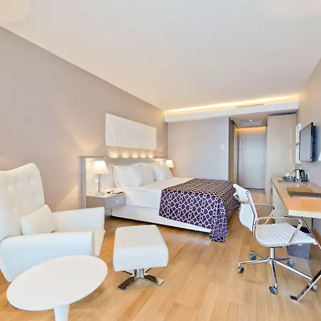 Akra Antalya 5*