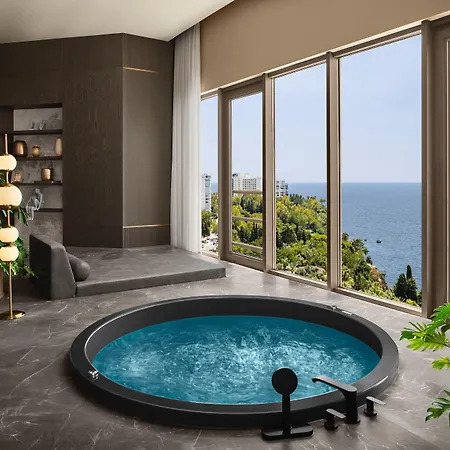 Hotel Akra 5*